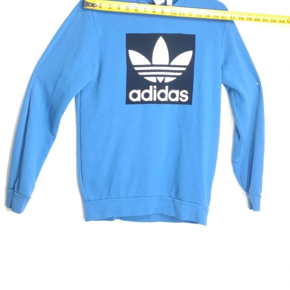 Adidas  kids  Blue Sweater size 15/16 xl youth pre Owned Exellent condition